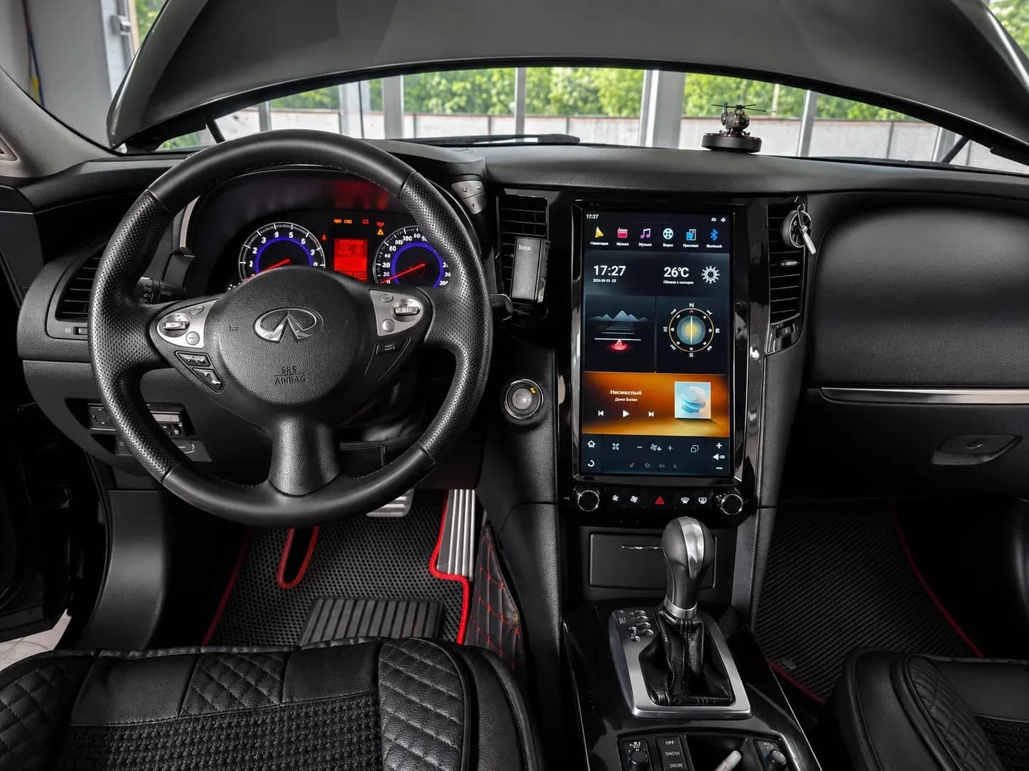 Автомобиль с мультимедийной системой Android и дооснащением салона